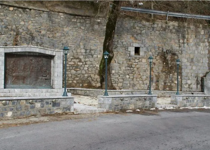 Stonehouse Dome Lagadia