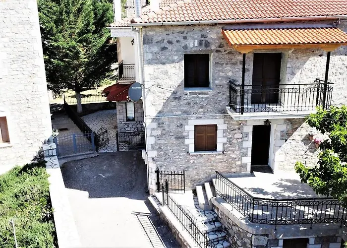 Stonehouse Dome Lagadia Feriehus