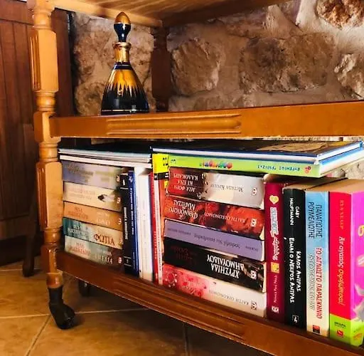 Feriehus Stonehouse Dome Lagadia