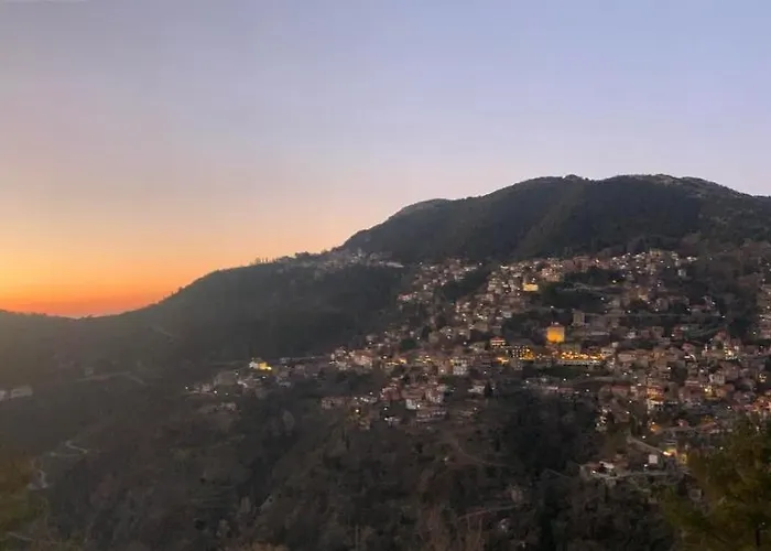 Stonehouse Dome Lagadia Feriehus